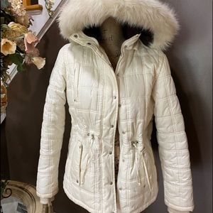 MM essentials by Mark mattis med white jacket